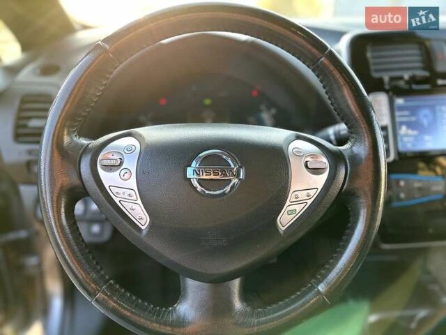 Сірий Ніссан Ліф, об'ємом двигуна 0 л та пробігом 160 тис. км за 7700 $, фото 22 на Automoto.ua