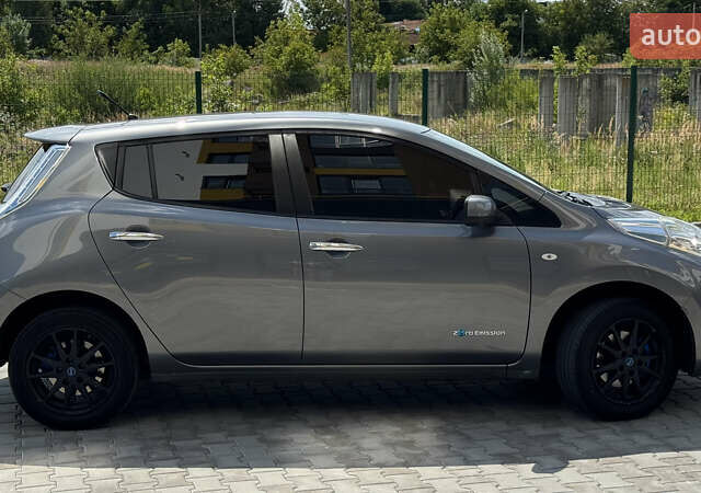 Серый Ниссан Лиф, объемом двигателя 0 л и пробегом 137 тыс. км за 6900 $, фото 3 на Automoto.ua