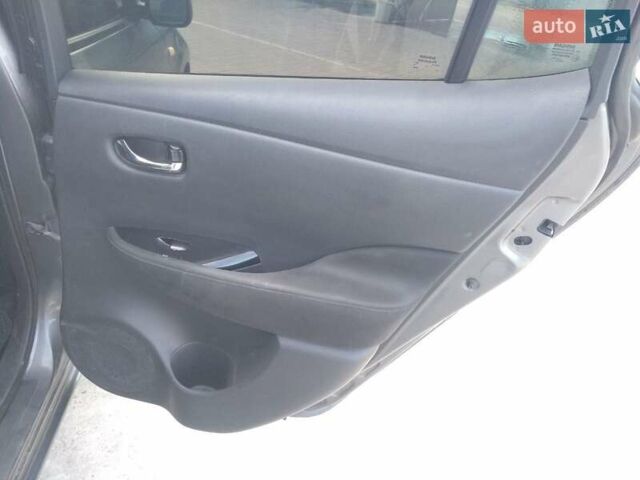 Серый Ниссан Лиф, объемом двигателя 0 л и пробегом 160 тыс. км за 6000 $, фото 14 на Automoto.ua