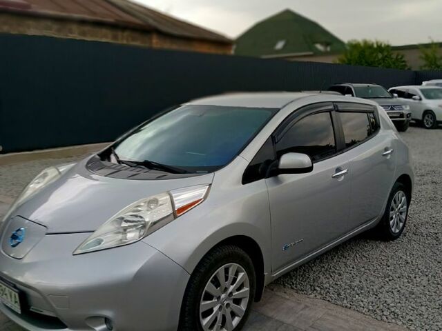 Серый Ниссан Лиф, объемом двигателя 0 л и пробегом 110 тыс. км за 6800 $, фото 7 на Automoto.ua