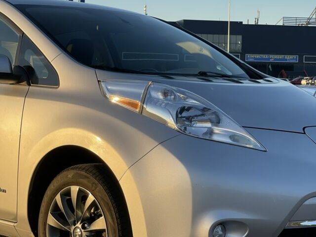 Сірий Ніссан Ліф, об'ємом двигуна 0 л та пробігом 125 тис. км за 8800 $, фото 3 на Automoto.ua