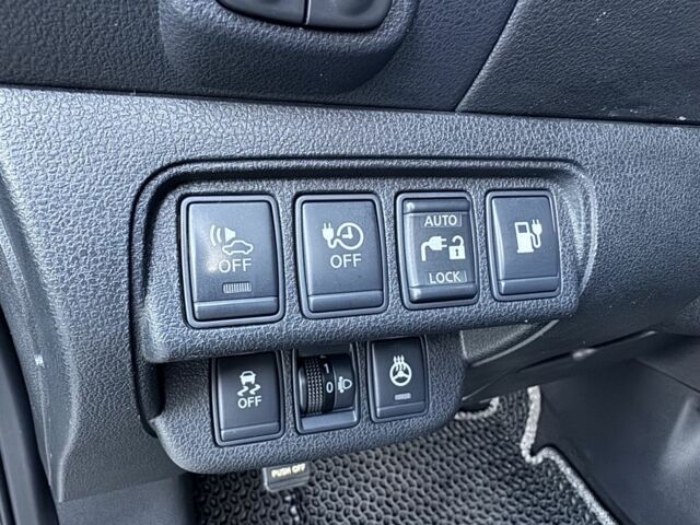 Серый Ниссан Лиф, объемом двигателя 0 л и пробегом 125 тыс. км за 8500 $, фото 7 на Automoto.ua