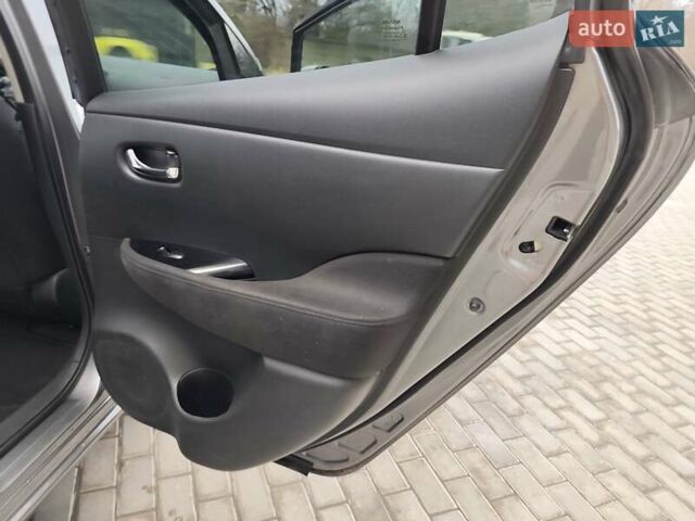 Серый Ниссан Лиф, объемом двигателя 0 л и пробегом 100 тыс. км за 5999 $, фото 48 на Automoto.ua