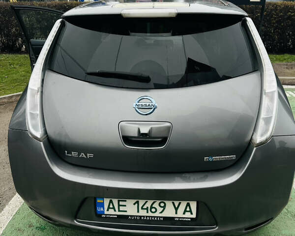 Серый Ниссан Лиф, объемом двигателя 0 л и пробегом 130 тыс. км за 7500 $, фото 1 на Automoto.ua