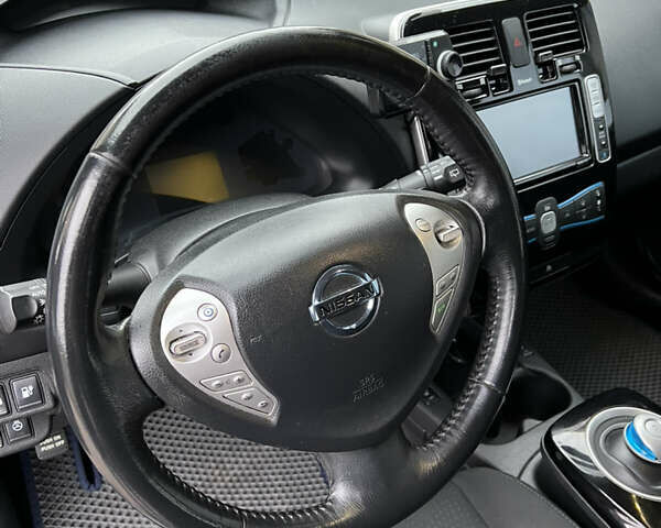 Серый Ниссан Лиф, объемом двигателя 0 л и пробегом 139 тыс. км за 7200 $, фото 26 на Automoto.ua