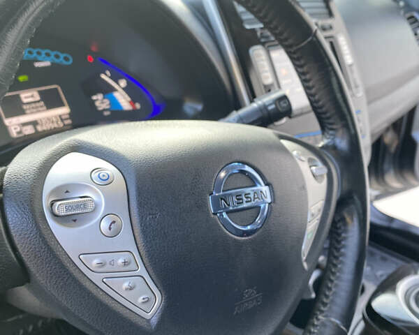 Серый Ниссан Лиф, объемом двигателя 0 л и пробегом 135 тыс. км за 6800 $, фото 24 на Automoto.ua