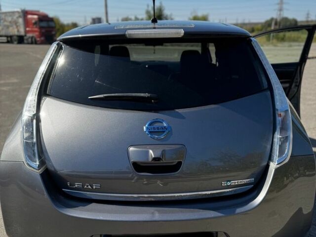 Серый Ниссан Лиф, объемом двигателя 0 л и пробегом 92 тыс. км за 6700 $, фото 5 на Automoto.ua