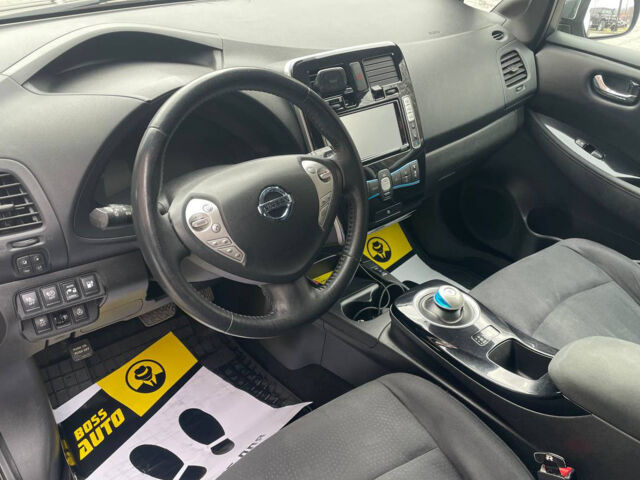 Серый Ниссан Лиф, объемом двигателя 24 л и пробегом 83 тыс. км за 9600 $, фото 7 на Automoto.ua