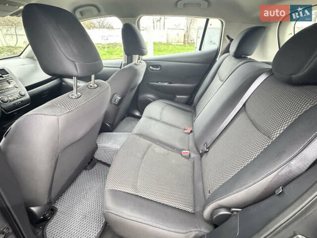 Серый Ниссан Лиф, объемом двигателя 0 л и пробегом 130 тыс. км за 5900 $, фото 8 на Automoto.ua