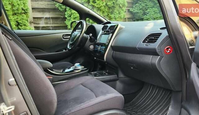 Серый Ниссан Лиф, объемом двигателя 0 л и пробегом 120 тыс. км за 6550 $, фото 34 на Automoto.ua