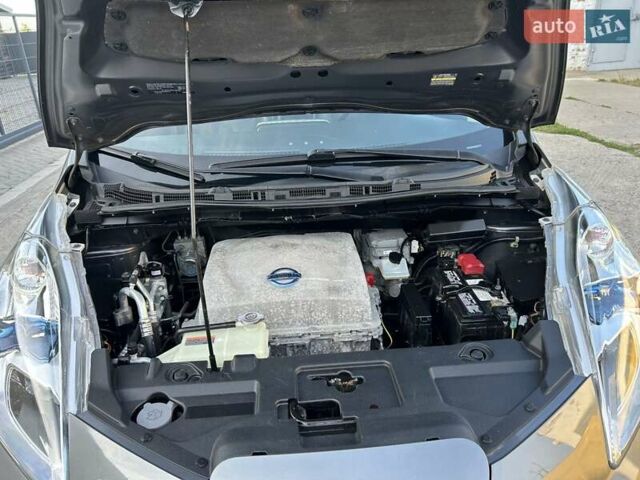 Сірий Ніссан Ліф, об'ємом двигуна 0 л та пробігом 154 тис. км за 8200 $, фото 47 на Automoto.ua