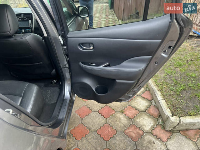 Серый Ниссан Лиф, объемом двигателя 0 л и пробегом 143 тыс. км за 6900 $, фото 10 на Automoto.ua