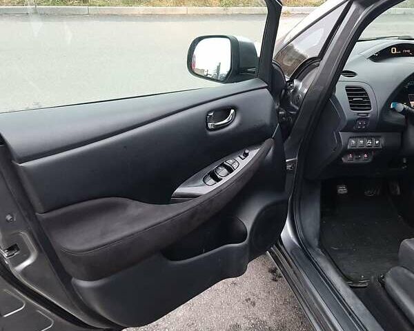 Серый Ниссан Лиф, объемом двигателя 0 л и пробегом 129 тыс. км за 7100 $, фото 55 на Automoto.ua