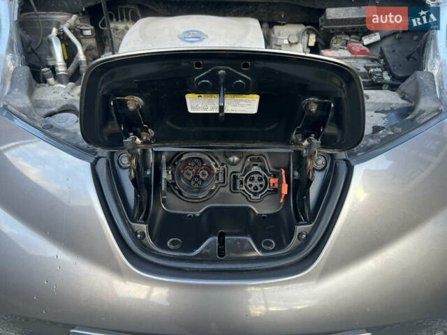 Ниссан Лиф 2014 в Черновцах на Automoto.ua Серый Ниссан Лиф, объемом двигателя 0 л и пробегом 83 тыс. км за 5900 $, фото 39 на Automoto.ua