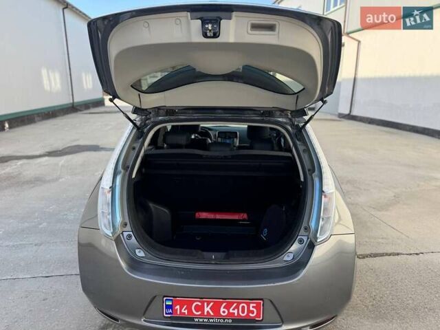 Серый Ниссан Лиф, объемом двигателя 0 л и пробегом 98 тыс. км за 7000 $, фото 3 на Automoto.ua