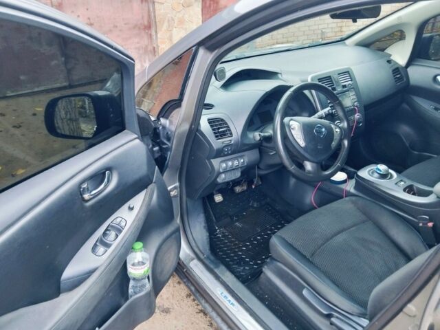 Сірий Ніссан Ліф, об'ємом двигуна 0 л та пробігом 119 тис. км за 6500 $, фото 7 на Automoto.ua