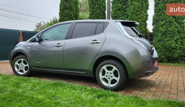 Серый Ниссан Лиф, объемом двигателя 0 л и пробегом 120 тыс. км за 6550 $, фото 10 на Automoto.ua