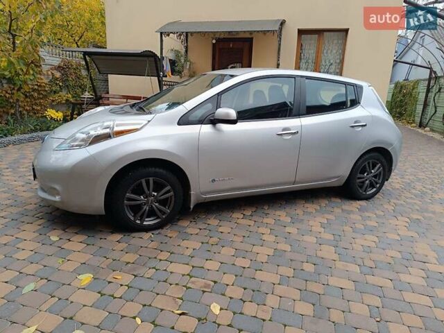 Ниссан Лиф 2014 в Ровно на Automoto.ua Серый Ниссан Лиф, объемом двигателя 0 л и пробегом 118 тыс. км за 5700 $, фото 9 на Automoto.ua