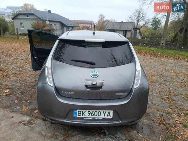 Серый Ниссан Лиф, объемом двигателя 0 л и пробегом 171 тыс. км за 6900 $, фото 10 на Automoto.ua