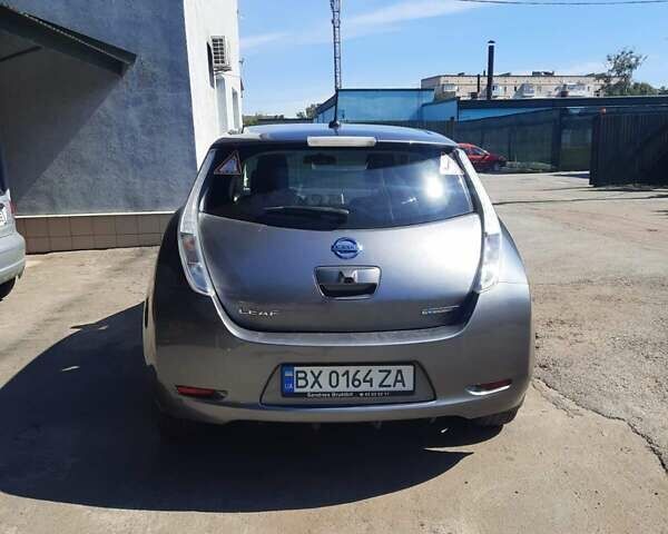 Серый Ниссан Лиф, объемом двигателя 0 л и пробегом 136 тыс. км за 8800 $, фото 7 на Automoto.ua