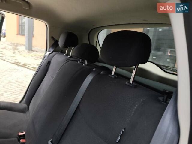 Серый Ниссан Лиф, объемом двигателя 0 л и пробегом 100 тыс. км за 5999 $, фото 44 на Automoto.ua