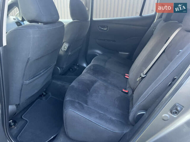 Ниссан Лиф 2014 в Черновцах на Automoto.ua Серый Ниссан Лиф, объемом двигателя 0 л и пробегом 83 тыс. км за 5900 $, фото 28 на Automoto.ua