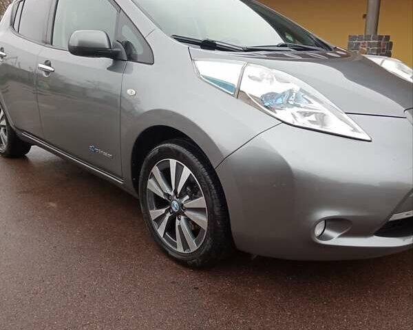 Серый Ниссан Лиф, объемом двигателя 0 л и пробегом 99 тыс. км за 7400 $, фото 8 на Automoto.ua