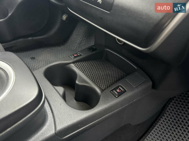 Серый Ниссан Лиф, объемом двигателя 0 л и пробегом 130 тыс. км за 5900 $, фото 13 на Automoto.ua