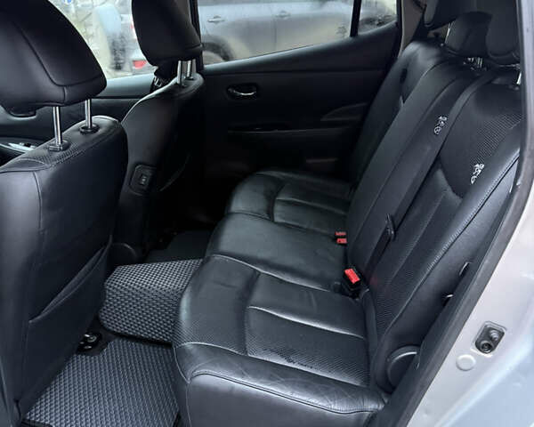 Серый Ниссан Лиф, объемом двигателя 0 л и пробегом 133 тыс. км за 6850 $, фото 8 на Automoto.ua