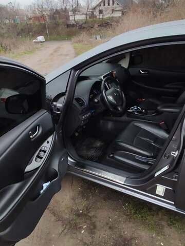 Серый Ниссан Лиф, объемом двигателя 0 л и пробегом 132 тыс. км за 7300 $, фото 4 на Automoto.ua