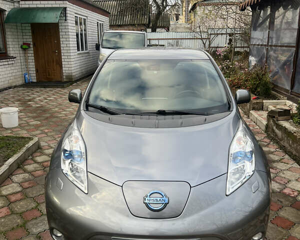 Серый Ниссан Лиф, объемом двигателя 0 л и пробегом 143 тыс. км за 6900 $, фото 2 на Automoto.ua