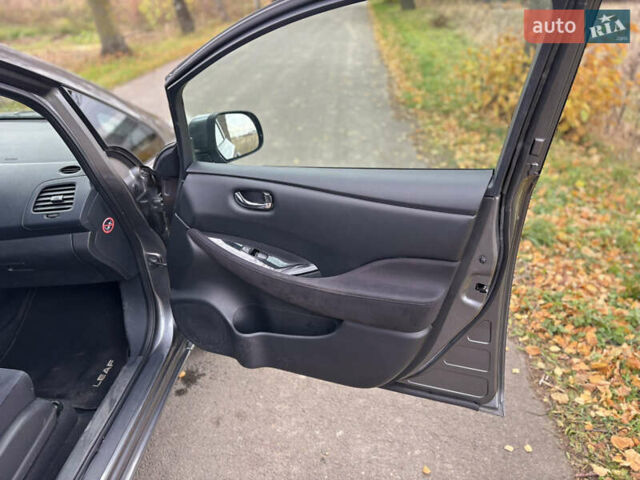 Сірий Ніссан Ліф, об'ємом двигуна 0 л та пробігом 138 тис. км за 5950 $, фото 22 на Automoto.ua