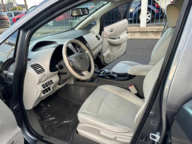 Серый Ниссан Лиф, объемом двигателя 0 л и пробегом 81 тыс. км за 4700 $, фото 8 на Automoto.ua