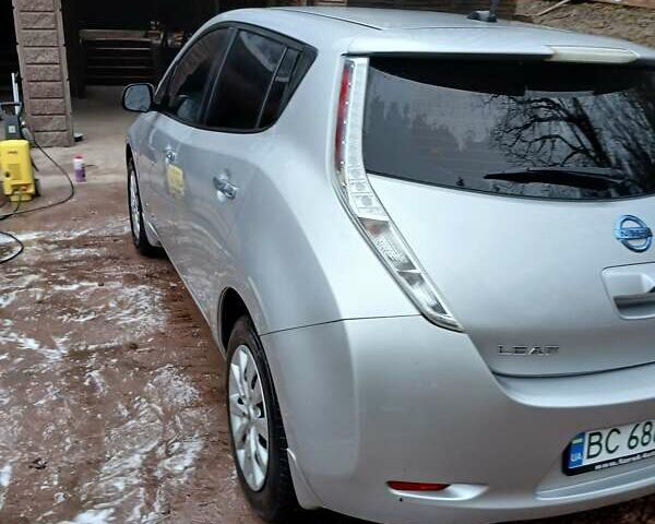 Серый Ниссан Лиф, объемом двигателя 0 л и пробегом 122 тыс. км за 6900 $, фото 6 на Automoto.ua