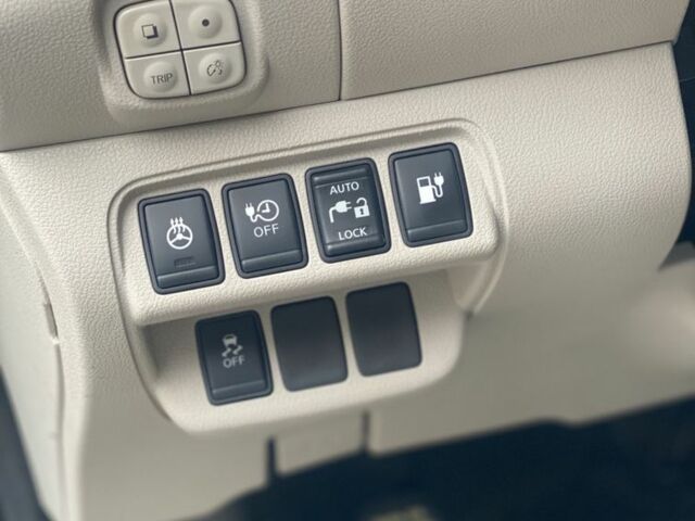 Сірий Ніссан Ліф, об'ємом двигуна 0 л та пробігом 200 тис. км за 6800 $, фото 6 на Automoto.ua