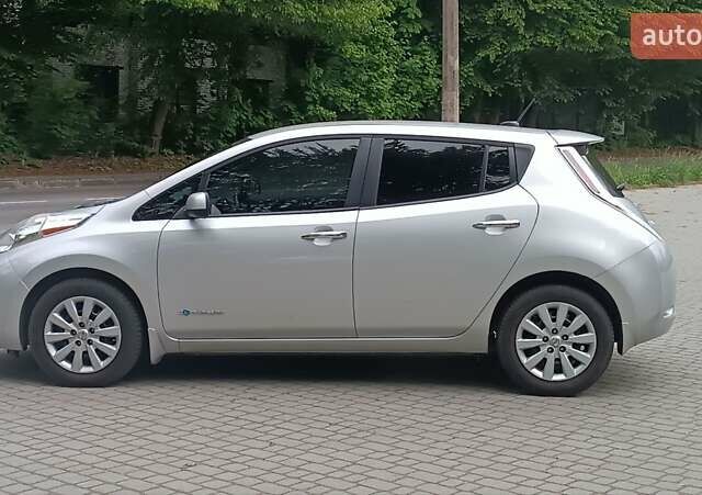 Сірий Ніссан Ліф, об'ємом двигуна 0 л та пробігом 118 тис. км за 6400 $, фото 3 на Automoto.ua