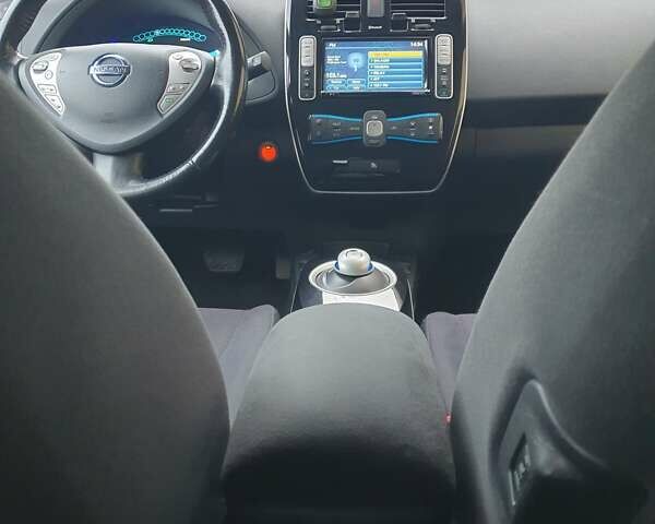 Серый Ниссан Лиф, объемом двигателя 0 л и пробегом 126 тыс. км за 7500 $, фото 82 на Automoto.ua