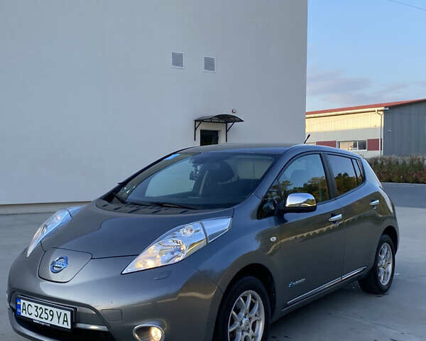 Серый Ниссан Лиф, объемом двигателя 0 л и пробегом 135 тыс. км за 6800 $, фото 4 на Automoto.ua