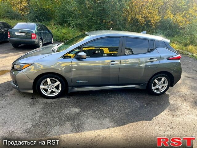 Серый Ниссан Лиф, объемом двигателя 0 л и пробегом 148 тыс. км за 10400 $, фото 3 на Automoto.ua