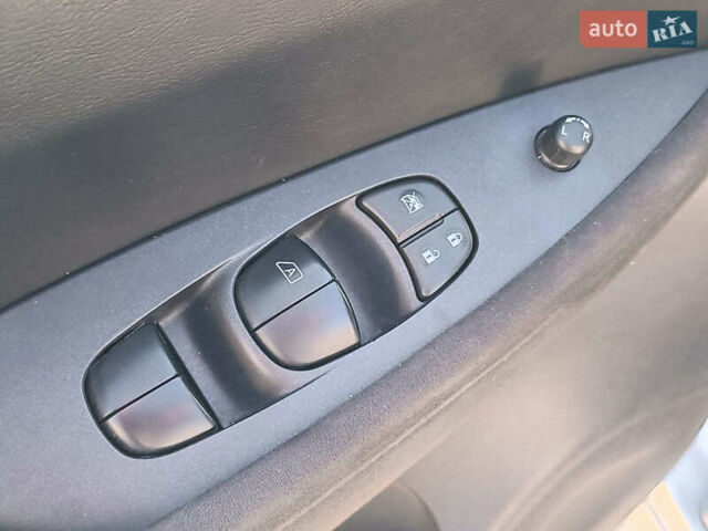 Серый Ниссан Лиф, объемом двигателя 0 л и пробегом 77 тыс. км за 7540 $, фото 19 на Automoto.ua