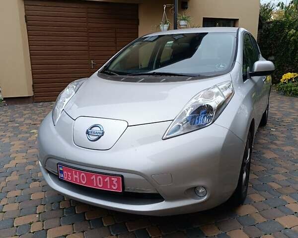 Ниссан Лиф 2014 в Ровно на Automoto.ua Серый Ниссан Лиф, объемом двигателя 0 л и пробегом 118 тыс. км за 5700 $, фото 26 на Automoto.ua