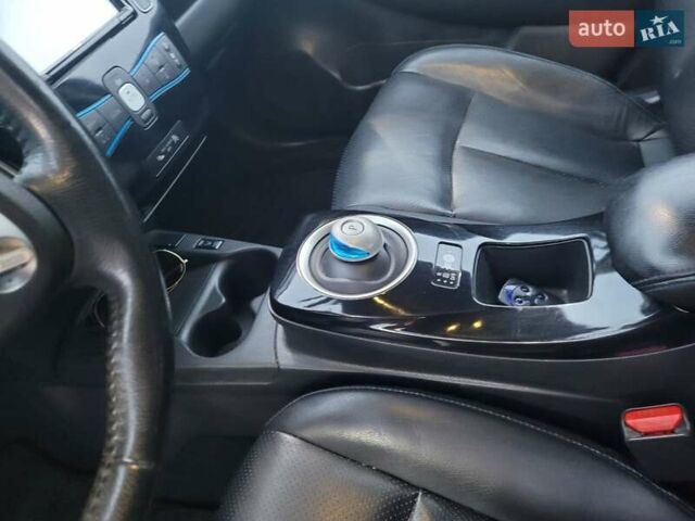 Серый Ниссан Лиф, объемом двигателя 0 л и пробегом 167 тыс. км за 7200 $, фото 7 на Automoto.ua