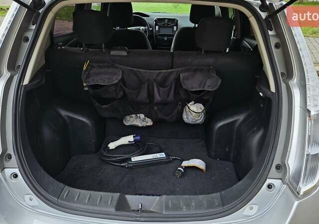 Серый Ниссан Лиф, объемом двигателя 0 л и пробегом 126 тыс. км за 7500 $, фото 11 на Automoto.ua