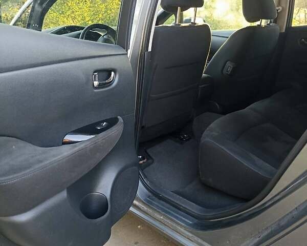 Сірий Ніссан Ліф, об'ємом двигуна 0 л та пробігом 92 тис. км за 8300 $, фото 4 на Automoto.ua