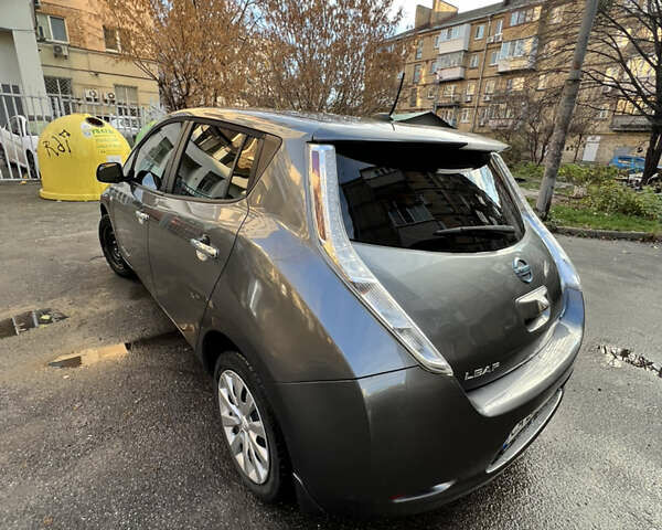 Серый Ниссан Лиф, объемом двигателя 0 л и пробегом 85 тыс. км за 7000 $, фото 5 на Automoto.ua