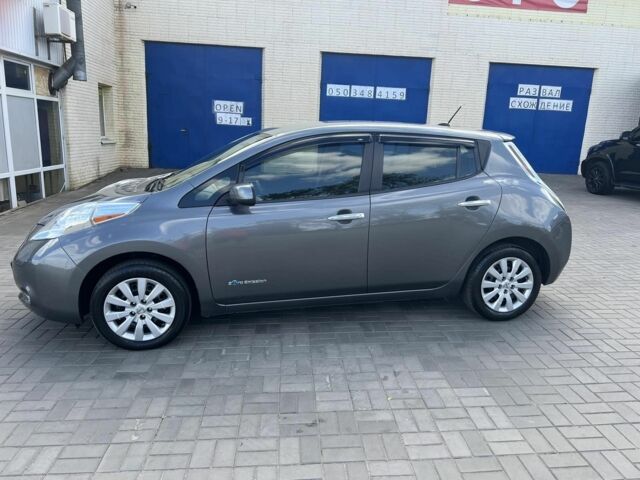 Сірий Ніссан Ліф, об'ємом двигуна 0 л та пробігом 140 тис. км за 7000 $, фото 1 на Automoto.ua