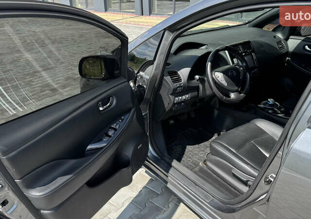 Серый Ниссан Лиф, объемом двигателя 0 л и пробегом 137 тыс. км за 6900 $, фото 12 на Automoto.ua