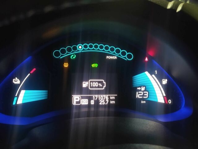 Серый Ниссан Лиф, объемом двигателя 3 л и пробегом 169 тыс. км за 6900 $, фото 15 на Automoto.ua