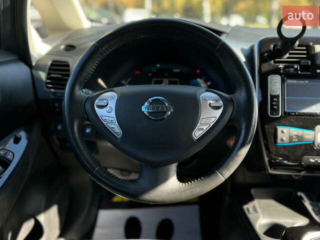 Серый Ниссан Лиф, объемом двигателя 0 л и пробегом 111 тыс. км за 5999 $, фото 13 на Automoto.ua