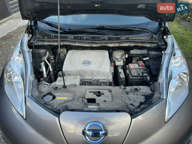 Ниссан Лиф 2014 в Черновцах на Automoto.ua Серый Ниссан Лиф, объемом двигателя 0 л и пробегом 83 тыс. км за 5900 $, фото 42 на Automoto.ua